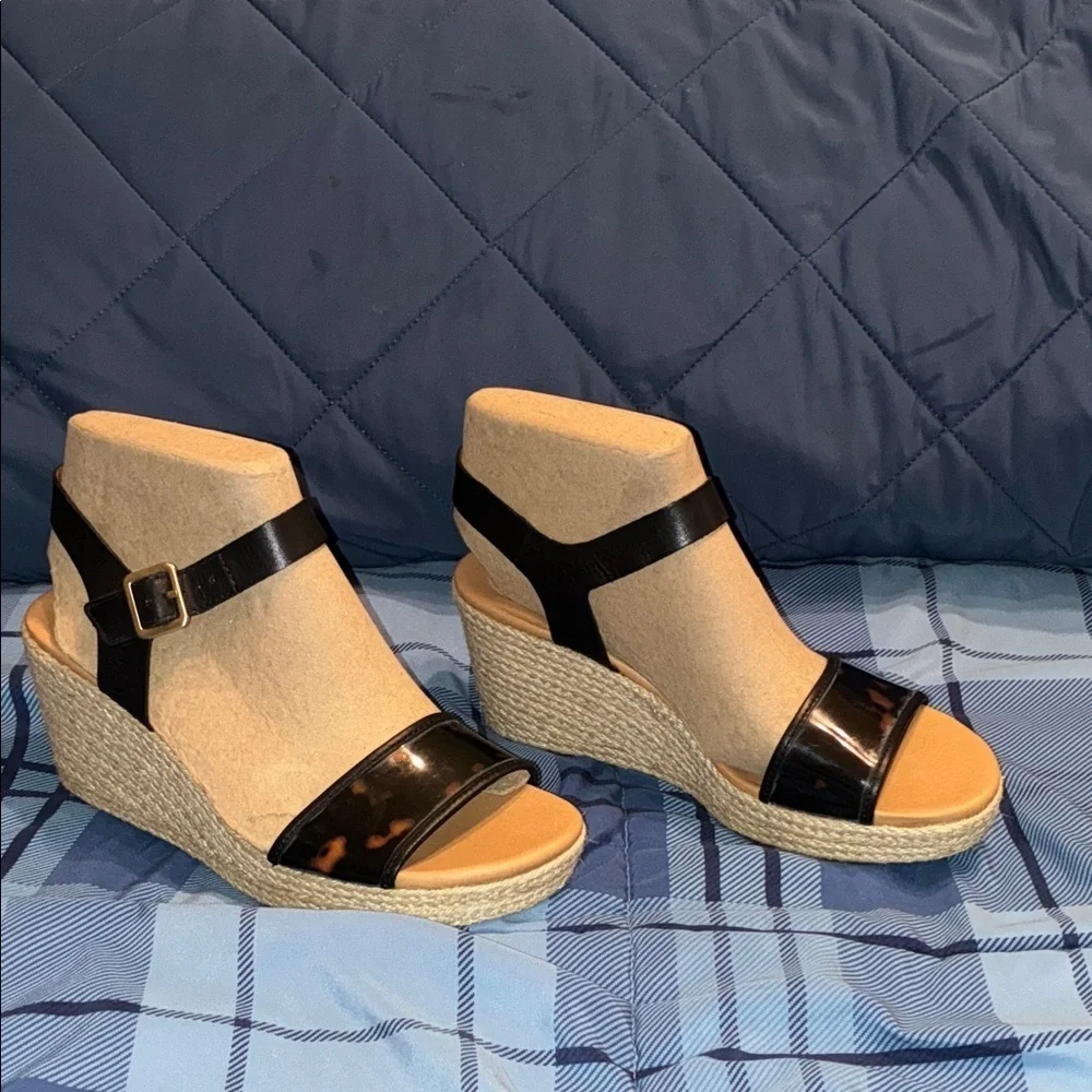 NWT Rockport Women's Black and Tan Wedge Sandals 7.5